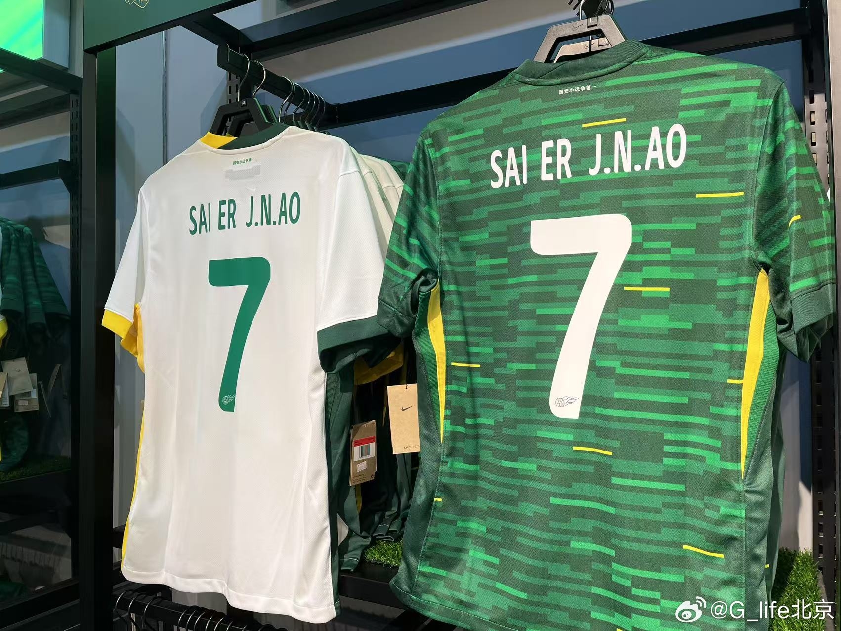 塞鳥球衣來了！國(guó)安商店上架塞爾吉尼奧球衣 印號(hào)是SAI ER J.N.AO