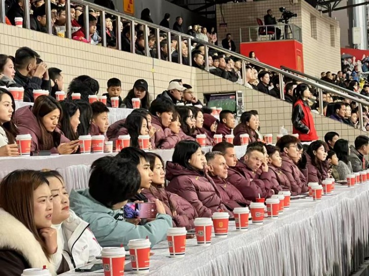 北青體育：中國女足現(xiàn)身中甲賽場，觀看重慶銅梁龍vs遼寧鐵人