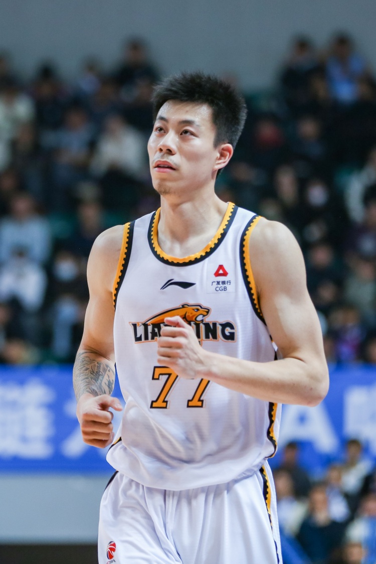 媒體人：張鎮(zhèn)麟、韓德君將因傷缺席今晚對(duì)陣北控的比賽