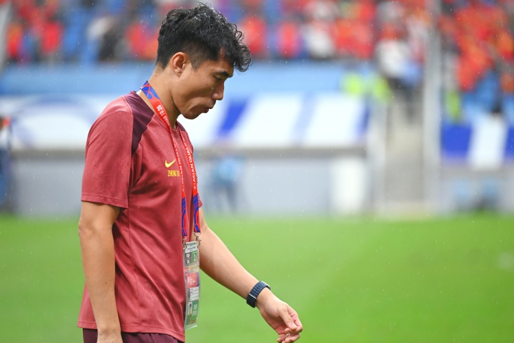 滬媒：單后腰讓國足防守承受更大壓力，若鄭智沒退役或能勝任