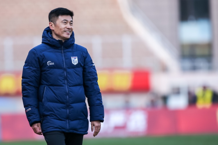 足球報(bào)：大連英博低調(diào)備戰(zhàn)，簽約贊助商為大連足球注入新活力