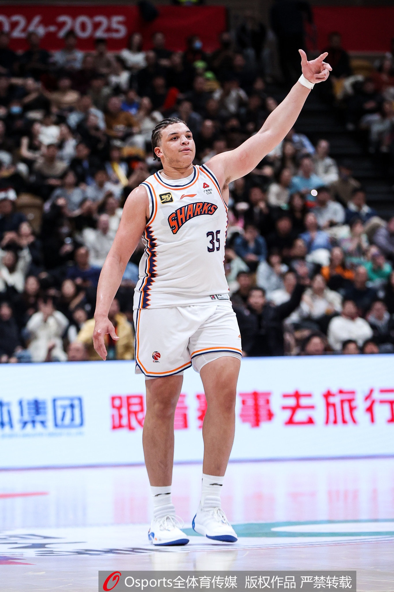 苦苦支撐！洛夫頓半場11中8高效拿下17分3板3助3斷 球隊落后19分